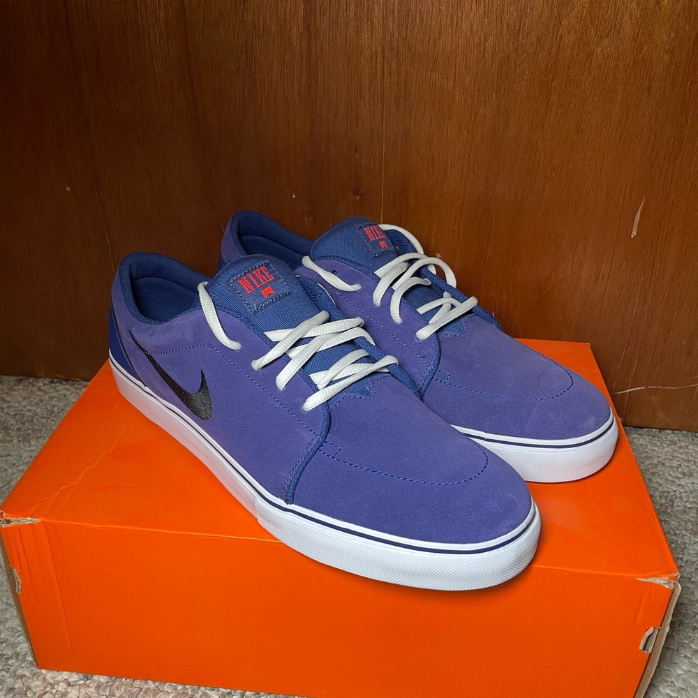 Nike low top shoes